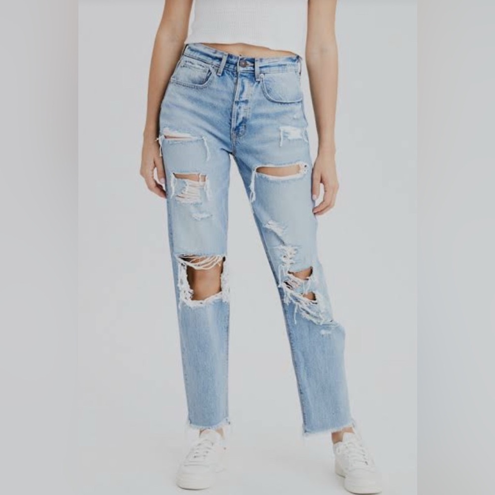 American Eagle destroyed distressed worn look  90’s boyfriend jeans 00 short